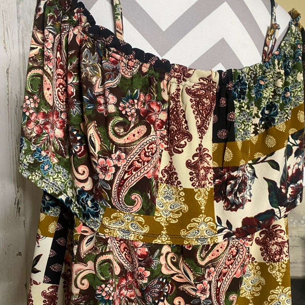 Cold shoulder top✨ - Picture 3 of 6